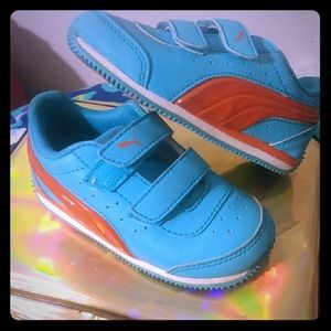 Toddler girls or boys light up Pumas